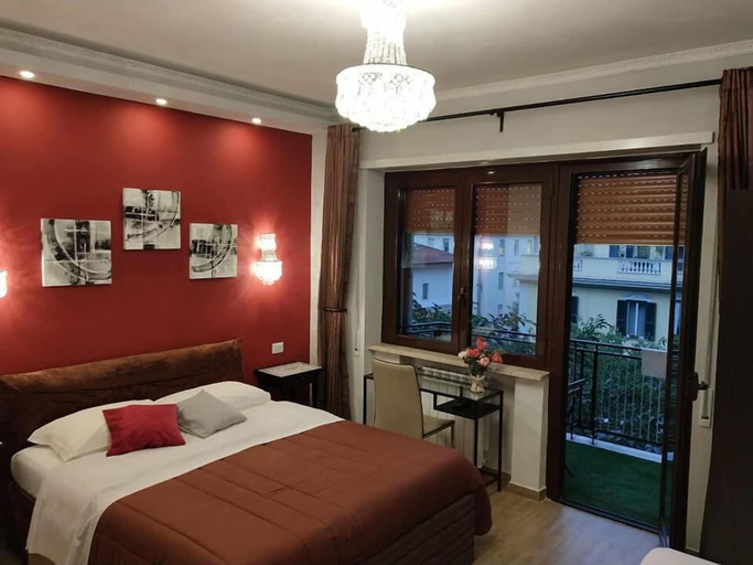 Bedroom 5, Inn miracles seven, Rome