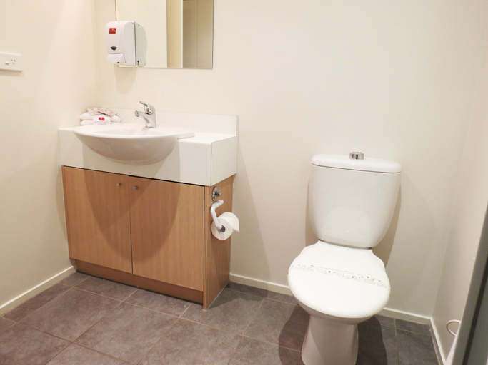 Bathroom 4, Castle Newhaven Apartments, Manukau