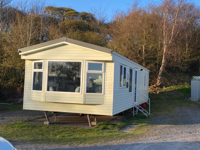 Exterior & Views, Immaculate 2-bed Static Caravan Near the Lake, Cumbria