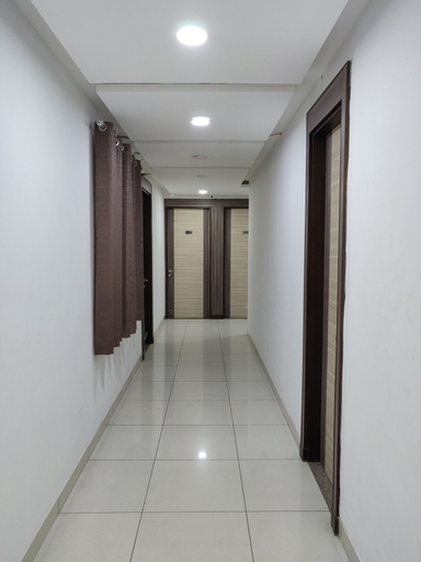 Others 5, Green Lotus Residency, Delhi