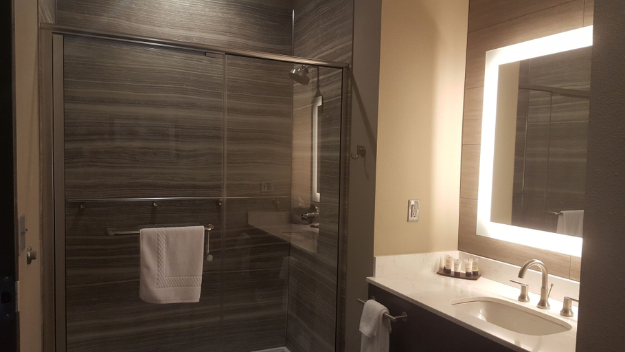 Bathroom 5, River Bend Casino & Hotel, Ottawa
