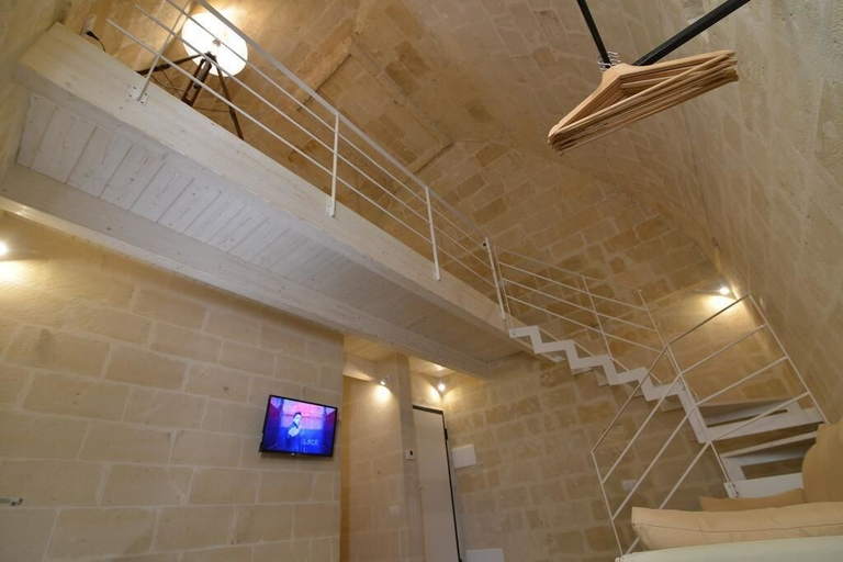 Others 5, Comera, Matera