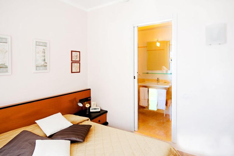Bedroom 2, Hotel Nuovo Al Mare, Savona