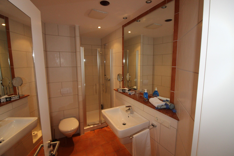 Bathroom 5, Hotel - Restaurant Franziskaner am Markt, Cloppenburg
