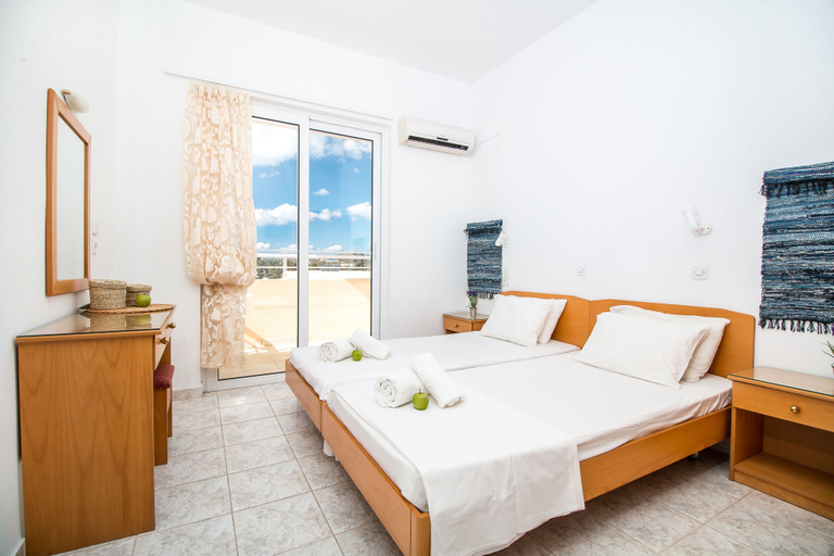 Bedroom 3, Kiras Studios, South Aegean