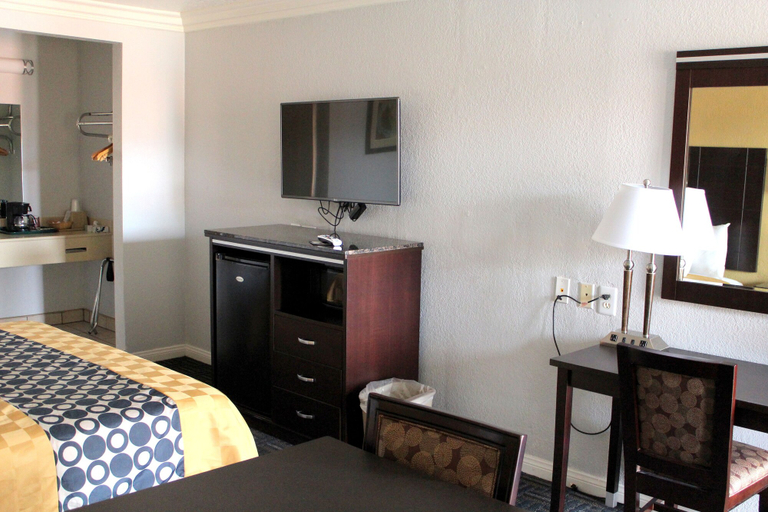 Bedroom 3, Orange Show Inn San Bernardino, San Bernardino