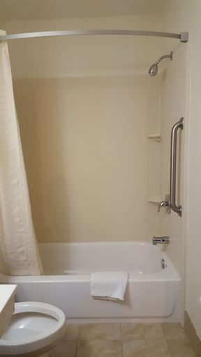 Bathroom 4, Super 8 by Wyndham Abingdon VA, Washington