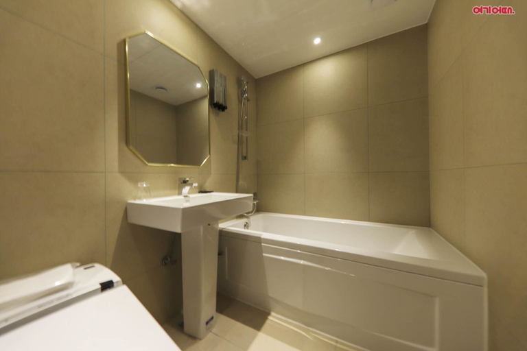 Bathroom 5, Rainbow Hotel, Yuseong
