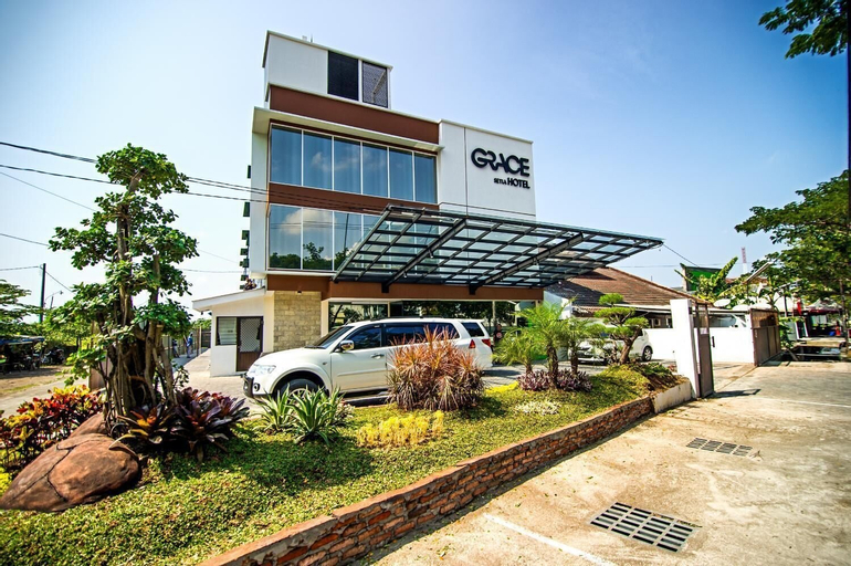 Exterior & Views 28