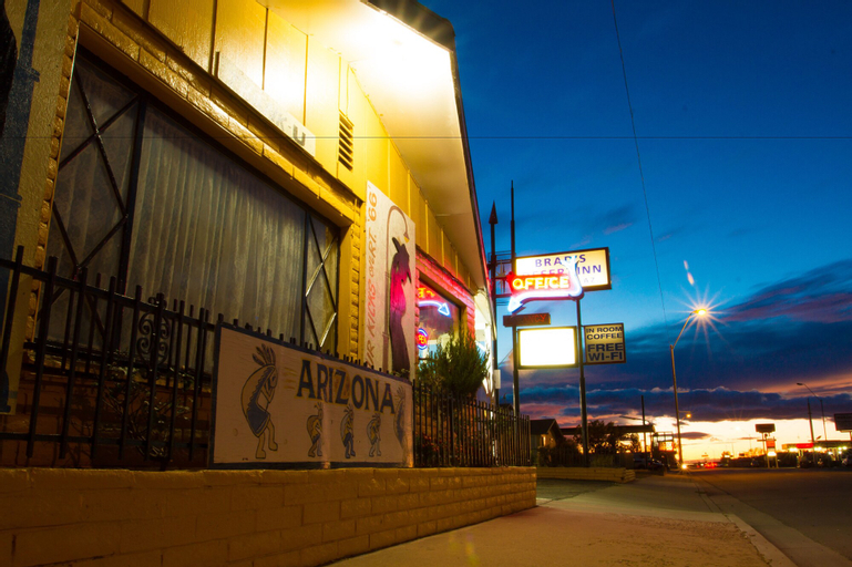 Brad's Desert Inn, Navajo