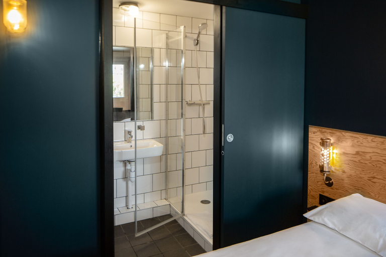 Bedroom 2, Eklo Hotels Bordeaux City center Bastide, Gironde
