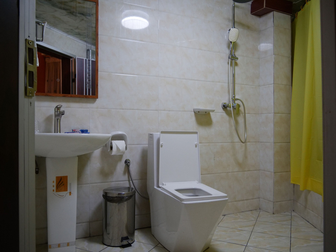 Bathroom 4, Marriot Metropolitan Hotel, Wouri
