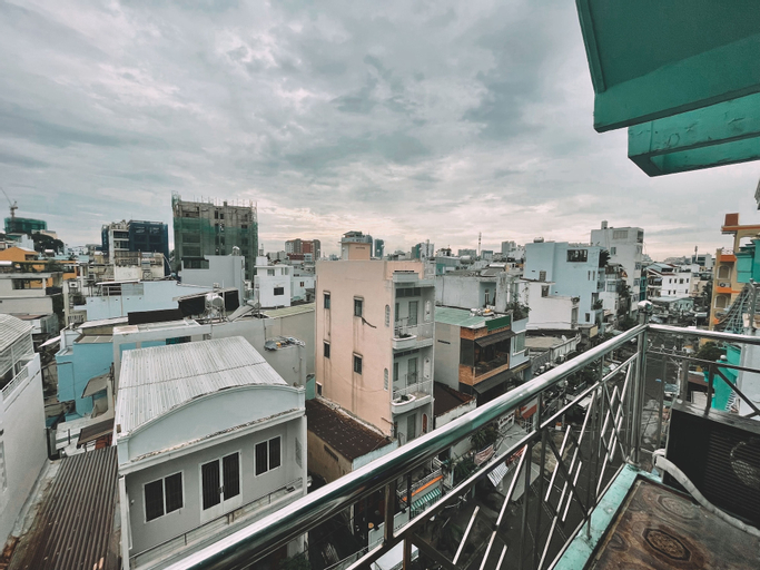 Exterior & Views 15