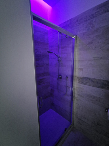 Bathroom 5, San Pietro al Borgo, Bari
