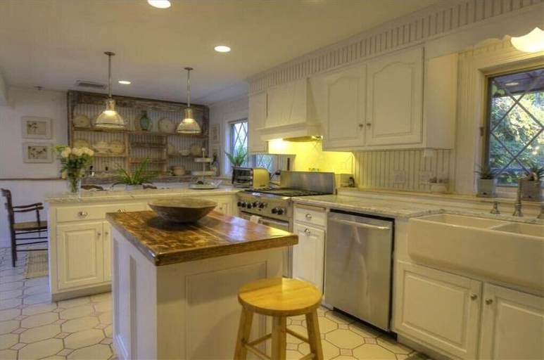 Others 5, Las Flores Villa, Litchfield