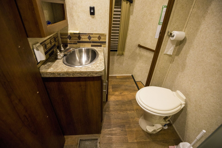 Bathroom 3, Mei the Caravan, Jeju