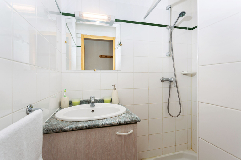 Bathroom 3, Madame Vacances Les Chalets des Alpages, Savoie