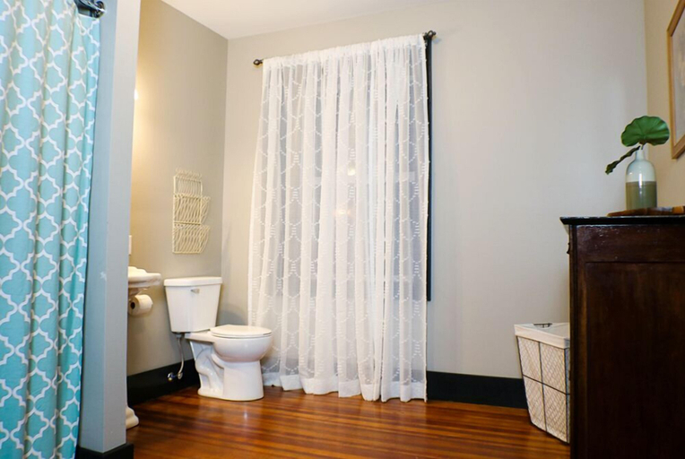 Bathroom 3, Hotel Hartington, Cedar