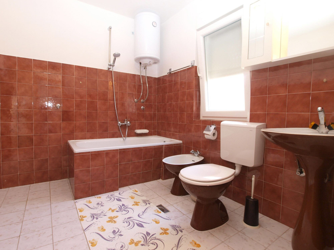 Bathroom 3, Apartment 1638, Medulin