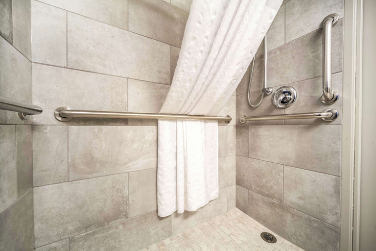 Bathroom 5, Suburban Studios I-80 Grand Island, Hall