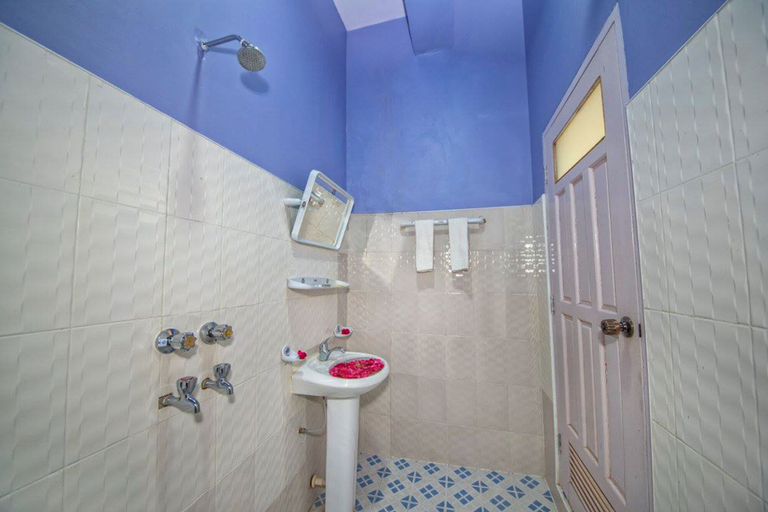 Bathroom 2, Royal Tulip Hotel, Mandalay