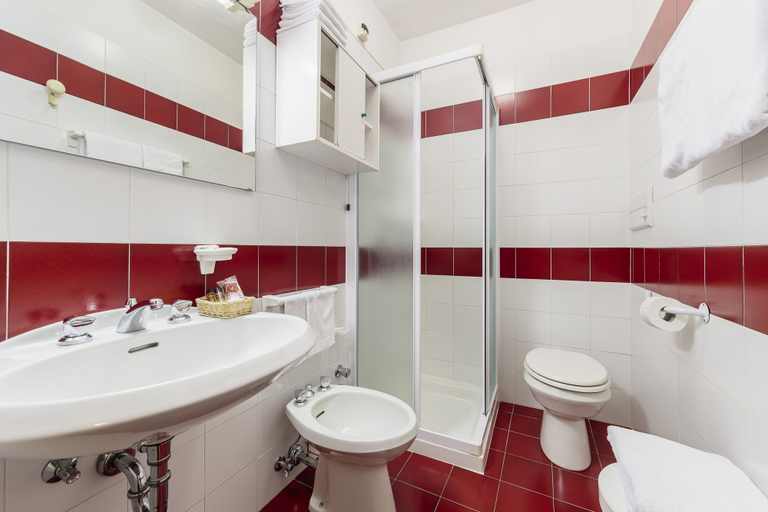 Bathroom 5, Hotel Coldai, Belluno