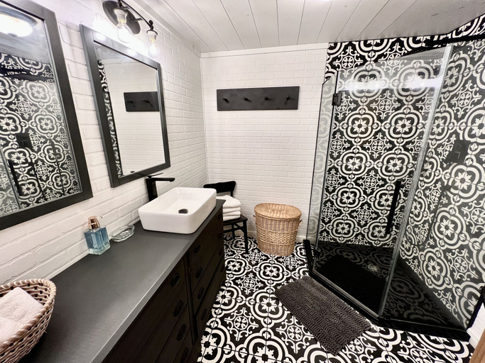 Bathroom 3, Adirondack Lake Cabins, Hamilton