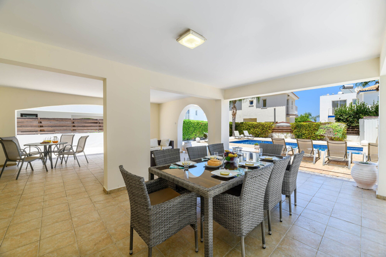 Food & Drinks, Protaras Centro Villa