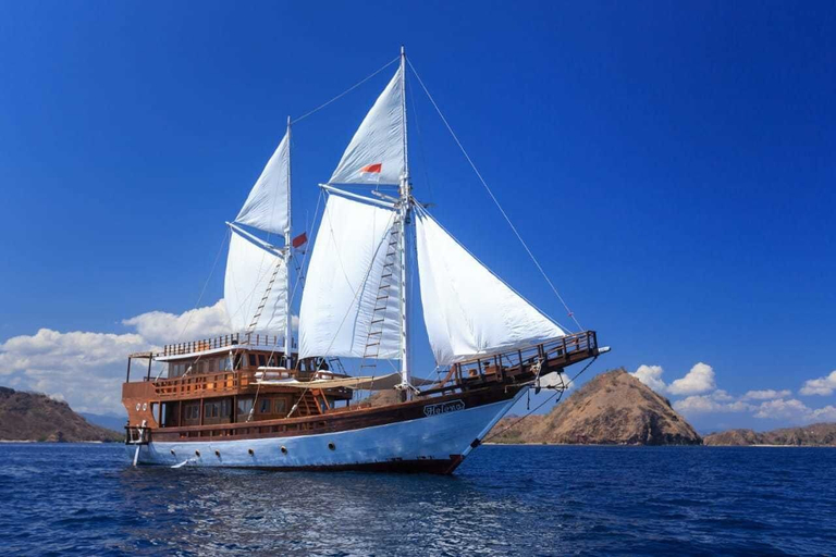 Helena Liveaboard, West Manggarai