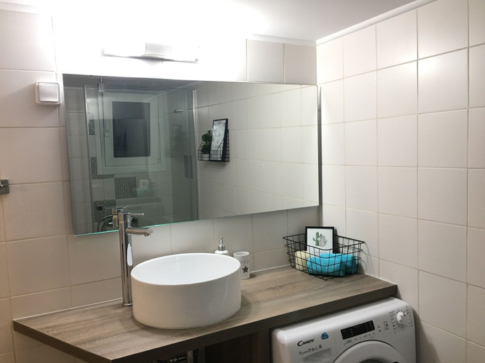 Bathroom 5, Athina apartments, Attica