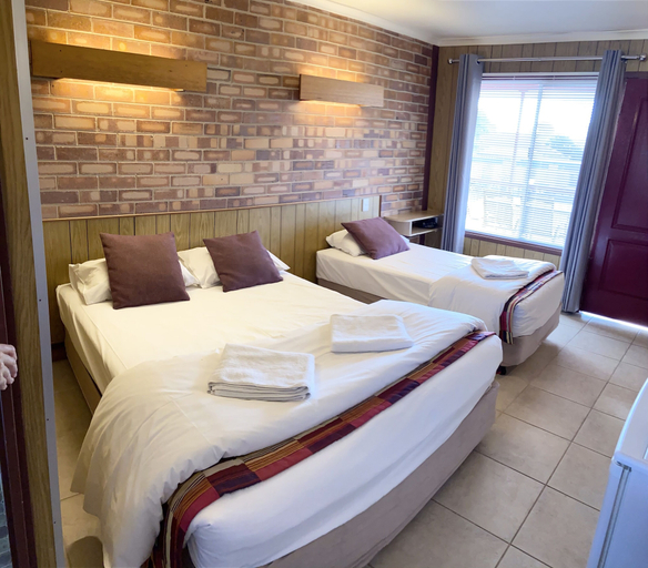 Bedroom 3, Proserpine Motor Lodge, Whitsunday