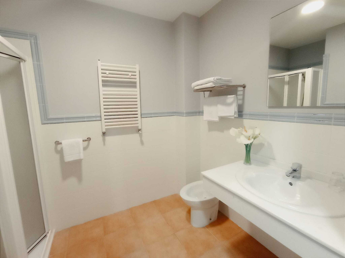Bathroom 4, Hotel A Raíña, Pontevedra