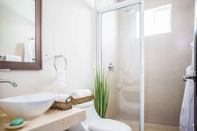 Bathroom 4, Sáamal 301, Cozumel