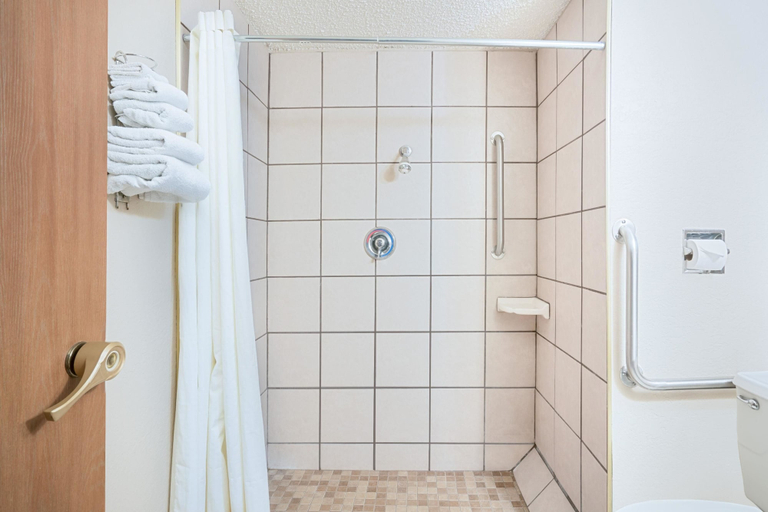 Bathroom 5, Super 8 by Wyndham Marshall MN, Lyon