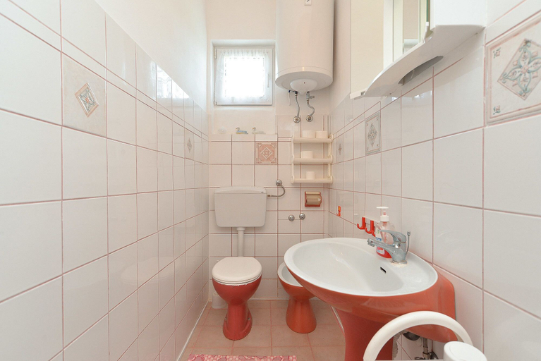 Bathroom 3, Apartment 725, Fažana