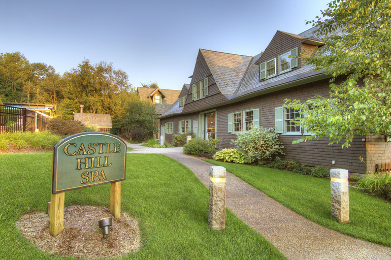 Exterior & Views 2, Pointe at Castle Hill Resort, Windsor