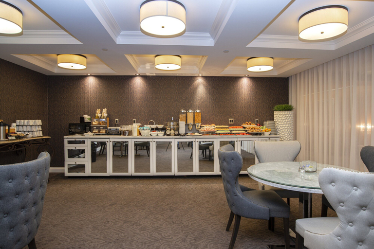 Food & Drinks 5, Sandman Signature Edmonton Downtown Hotel, Division No. 11