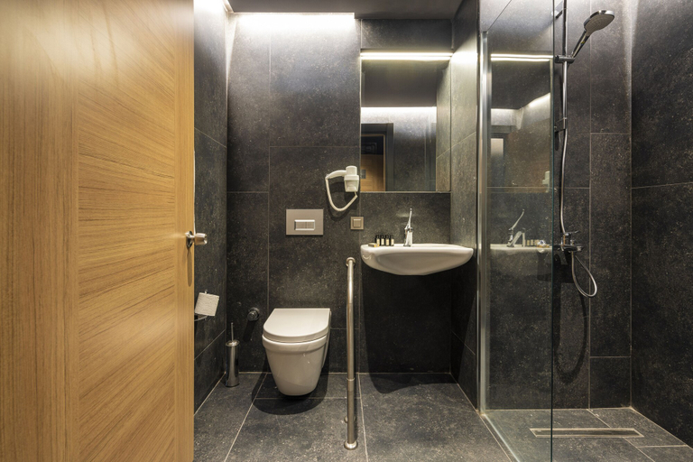 Bathroom 5, Marius Hotel, Fatih