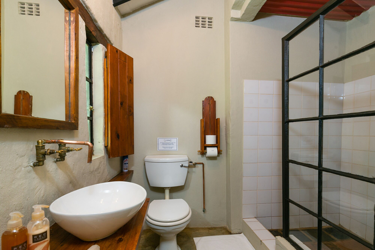 Bathroom 3, La Bastide Guesthouse, Bojanala