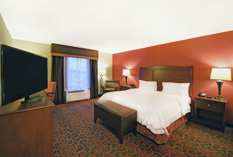 Bedroom 3, Hampton Inn Beloit, Rock