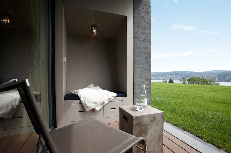 Exterior & Views 18