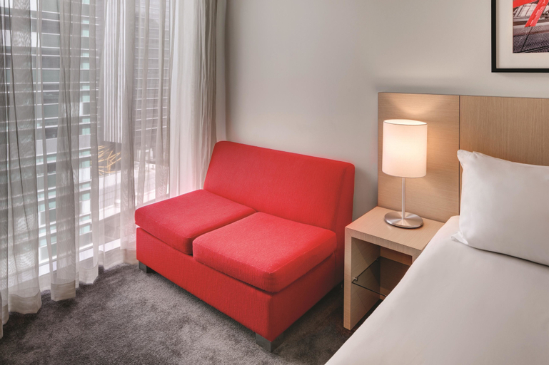 Bedroom 2, Travelodge Hotel Melbourne Docklands, Melbourne