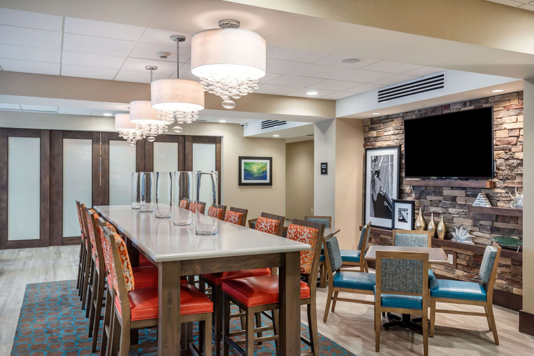 Food & Drinks 4, Hampton Inn Baltimore Bayview Campus, Baltimore