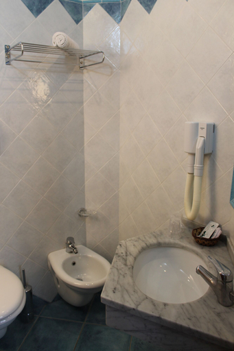 Bathroom 5, Esperia, Rimini