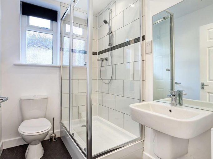 Bathroom 3, Townhouse Plus @ 166 Edleston Road Crewe, Cheshire East