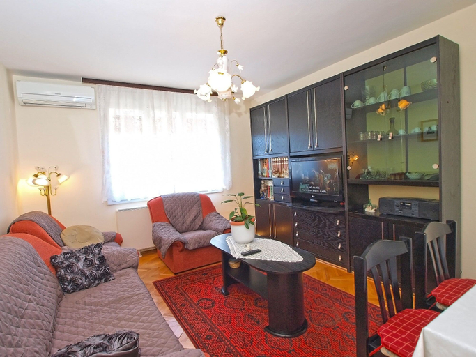 Others 3, Apartment 1414, Pula