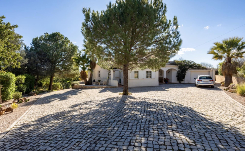 Property grounds, Beautiful 3-bed Villa in Faro Spool & Seaview, Faro