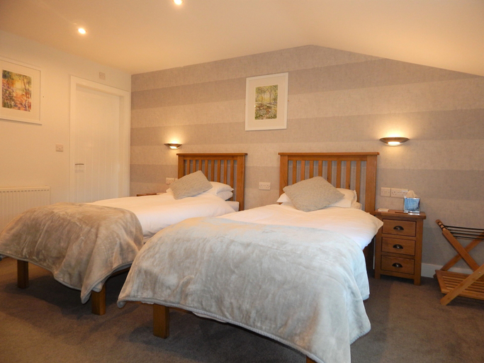 Bedroom 2, The Saxon Inn, Durham