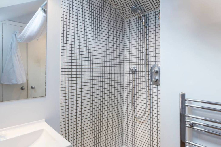 Bathroom 4, Cosy 1 Bedroom Flat in Notting Hill, London