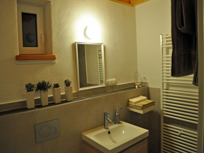 Bathroom 5, Hofgarten Rosa, Südliche Weinstraße
